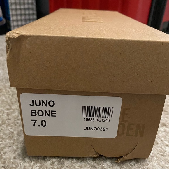 Steve Madden Sandals - Picture 1 of 3